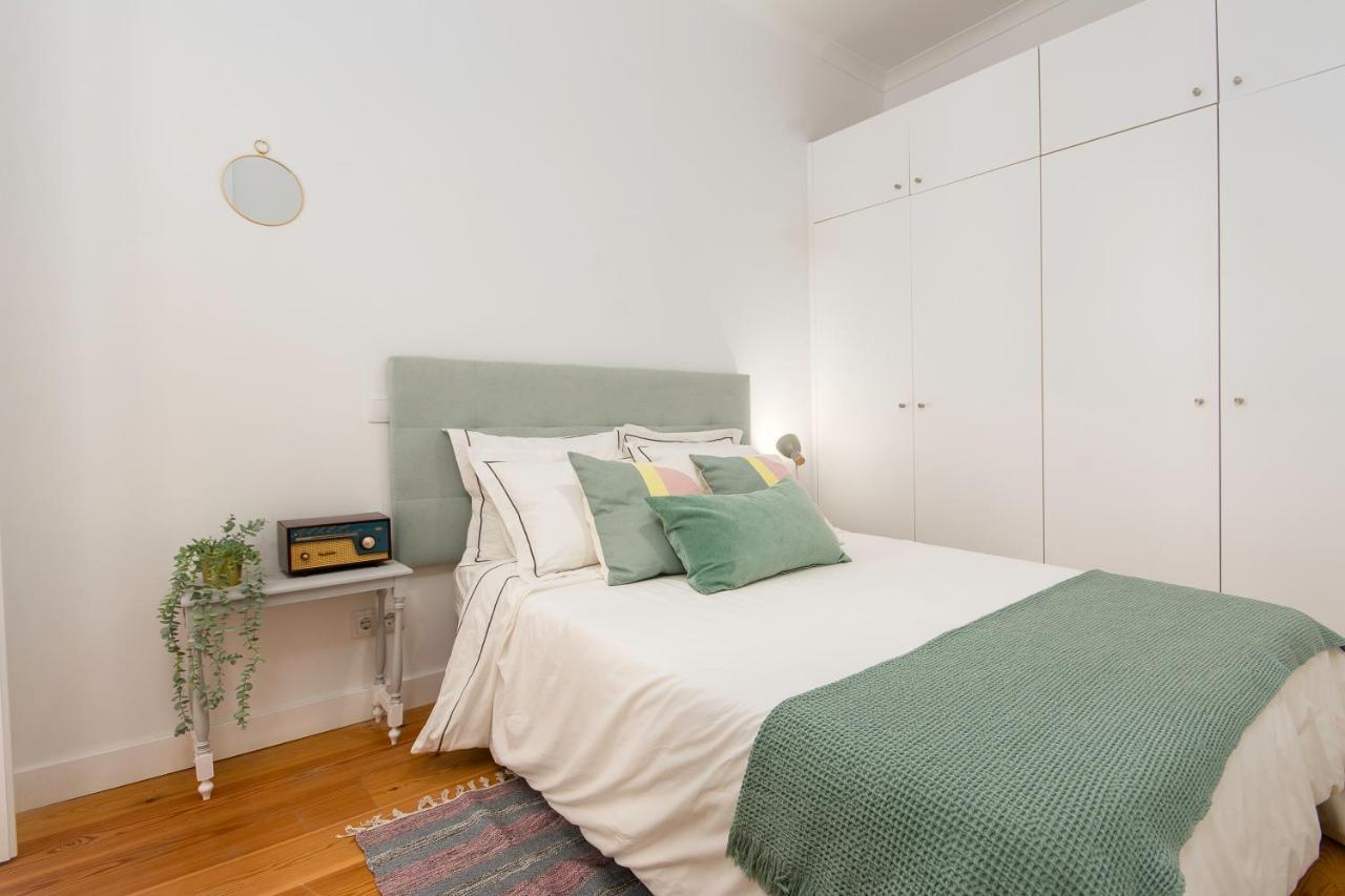 Charming Apartment In Private Condominium At Graca Lisbon Exterior photo