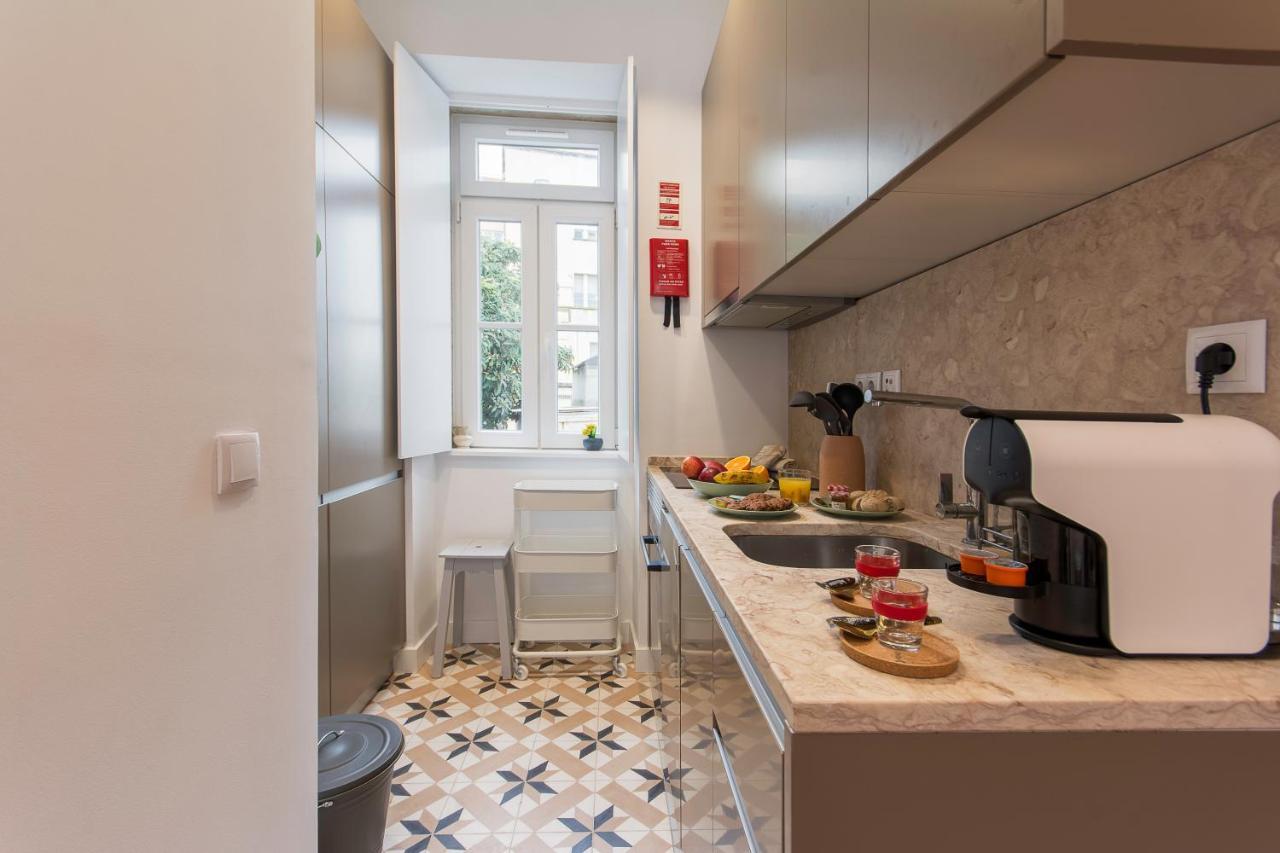 Charming Apartment In Private Condominium At Graca Lisbon Exterior photo
