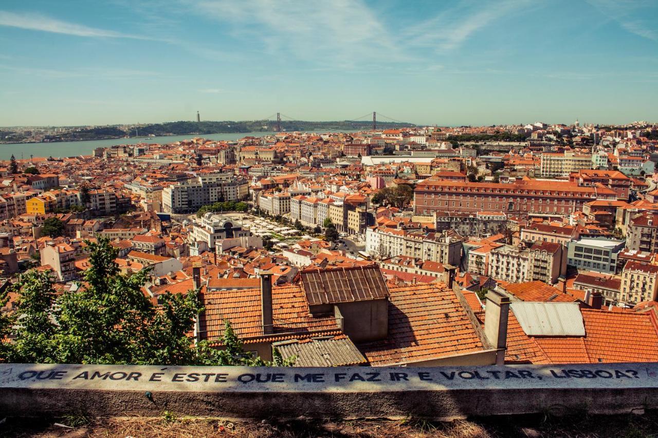 Charming Apartment In Private Condominium At Graca Lisbon Exterior photo