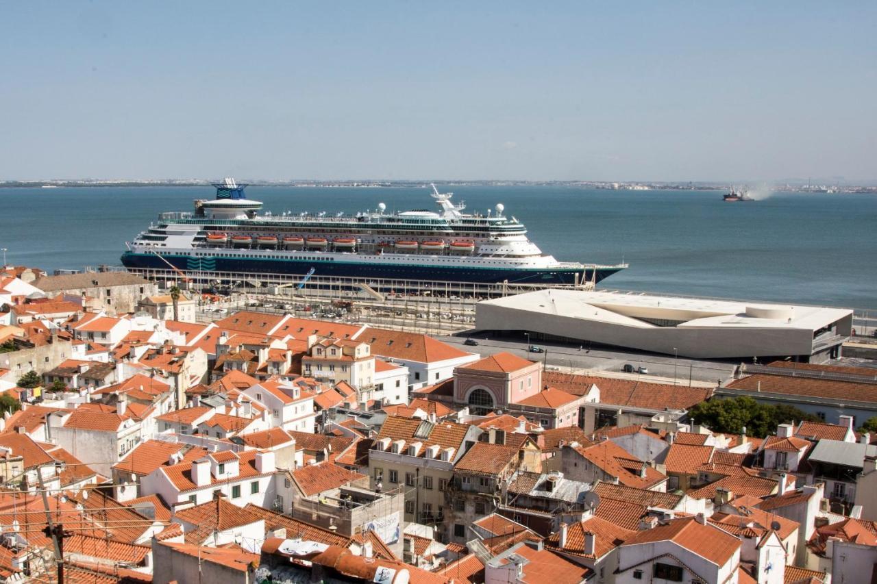 Charming Apartment In Private Condominium At Graca Lisbon Exterior photo
