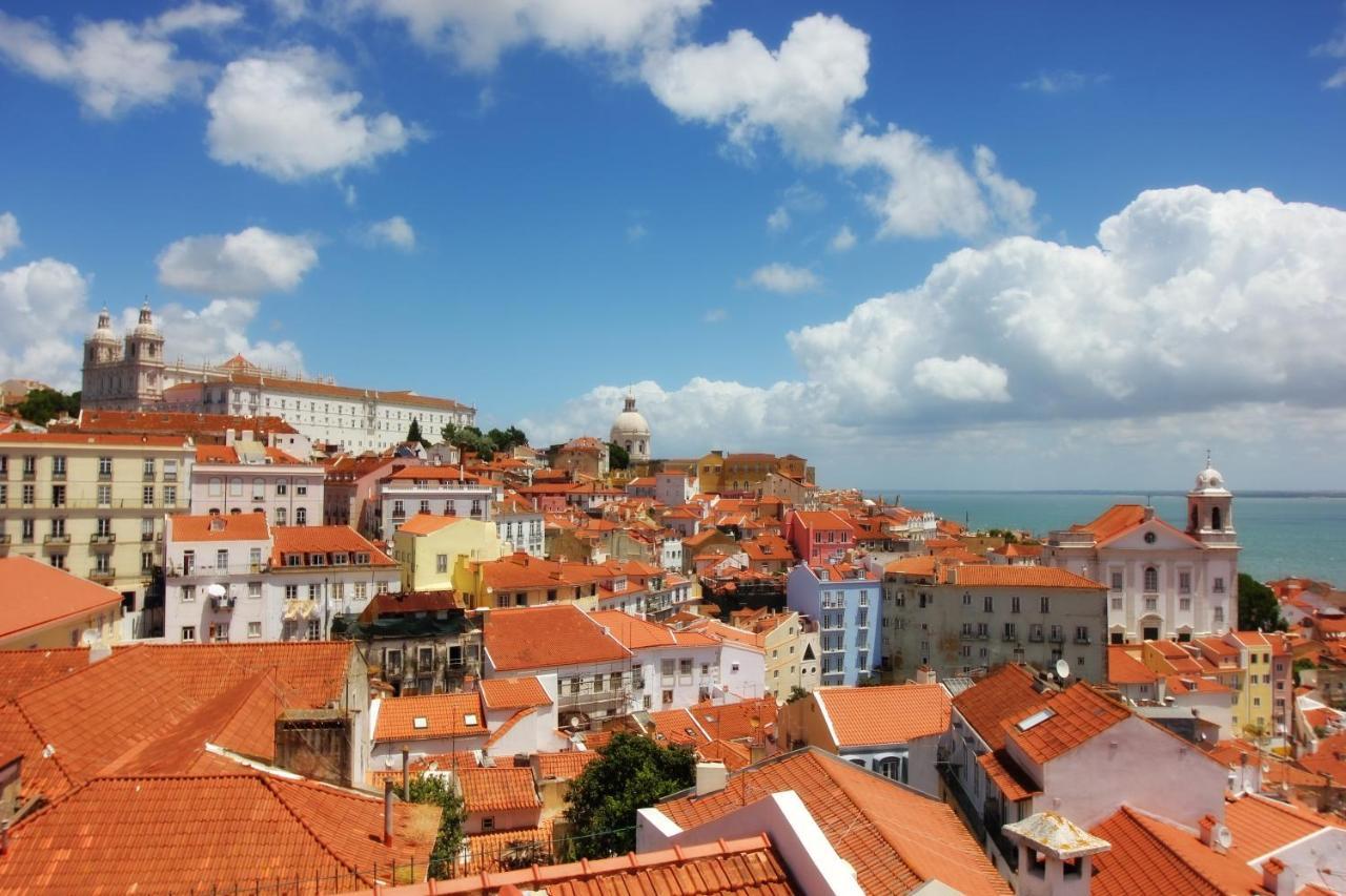 Charming Apartment In Private Condominium At Graca Lisbon Exterior photo