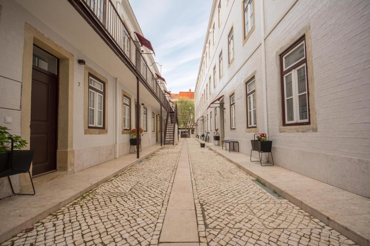 Charming Apartment In Private Condominium At Graca Lisbon Exterior photo