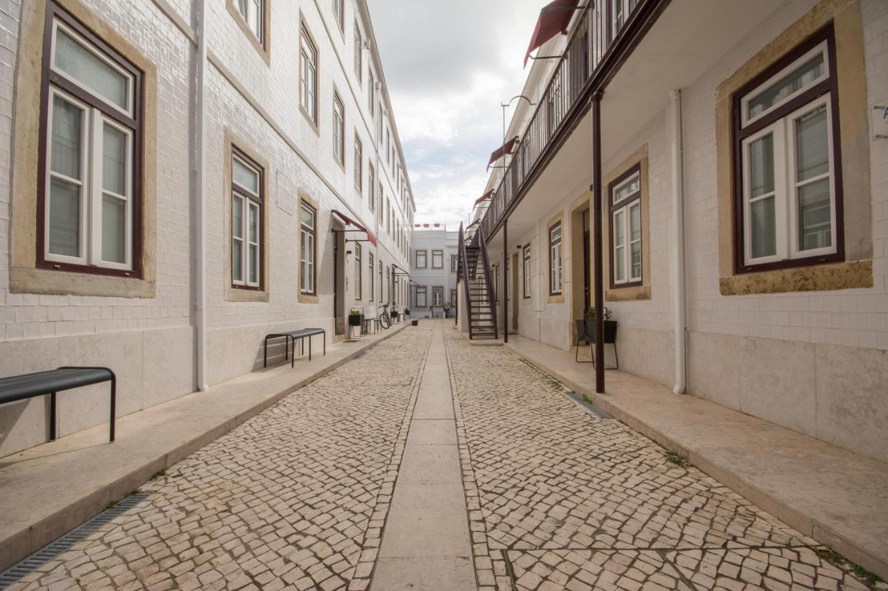 Charming Apartment In Private Condominium At Graca Lisbon Exterior photo