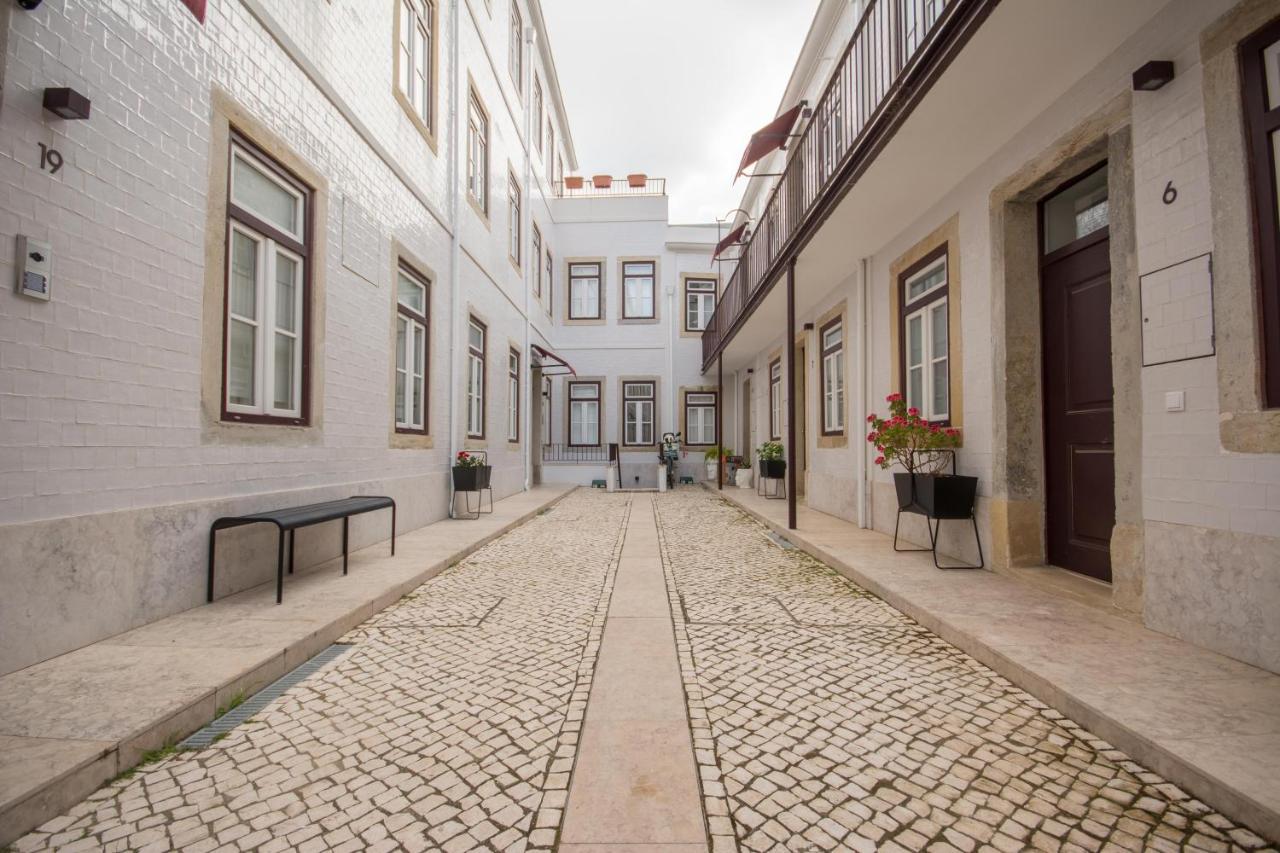 Charming Apartment In Private Condominium At Graca Lisbon Exterior photo